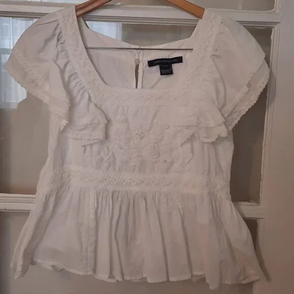 Delicate All-white Ruffled Cotton Top - Picture 4 of 9
